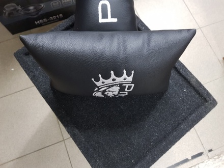 Подголовник (подушка) Pride Car Audio Лев